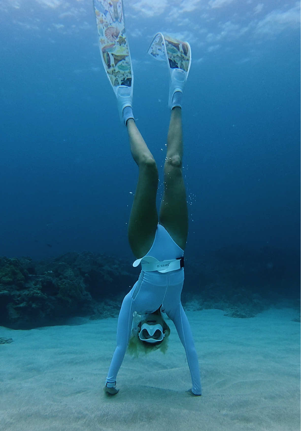 Maybe THIS will attract the sharks?🤔👀🦈😂  Surfsuit is @Ocean Soul Swimwear (Use code ALYSSA for 15% off) Fins are @Mon (Use code ALYSSA10 for 10% off!) #bigisland #hawaii #oceangirl #swimwear #freediving 