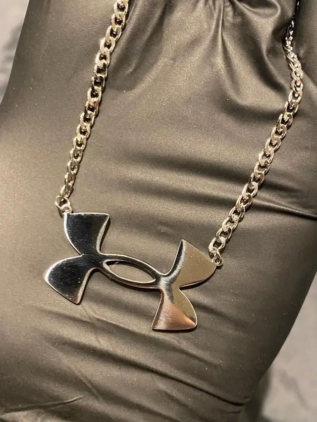 Nice chain custom made from stainless steel! U can swim go in the shower it will not tarnish! If u like to order or make custom stainless steel designs we can do it! Send me dm for order/ questions! #underarmour #stainlesssteel #gunna #fyp #wunna 