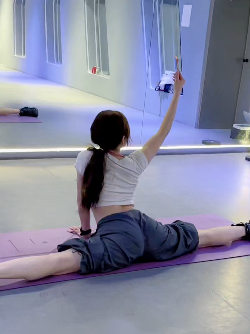 #一字马挑战 #一字马 #柔韧性 #舞蹈生 #瑜伽