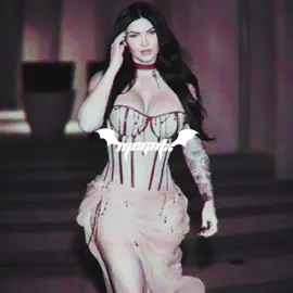 even she was weirded tf out                       (cc:sat6rns *edited) #meganfox #meganfoxedit #jenniferbody #aestheticedits #jennifercheck  MEGAN FOX EDIT