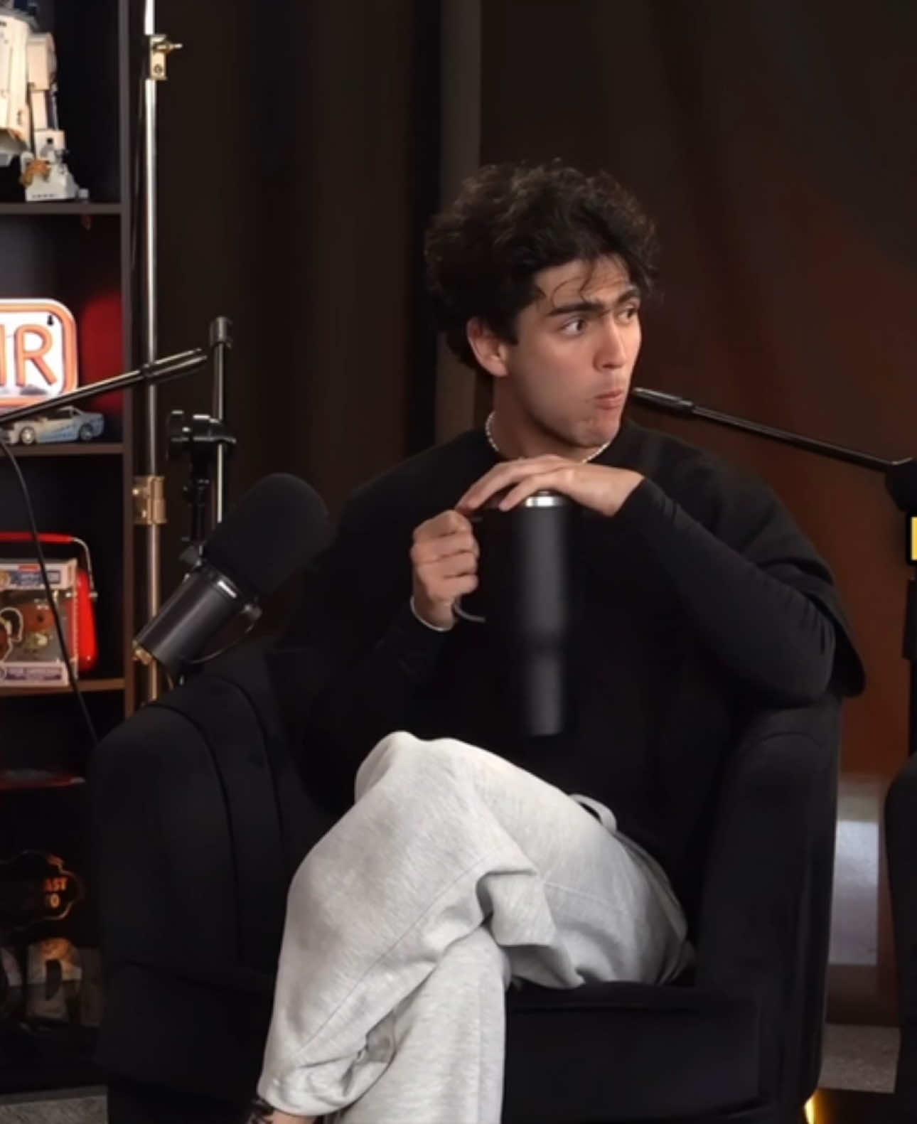 Cuando Alguien me Coquetea: ¿Le Cuento a Mi Pareja o no? #Zerme #5comentarios #alejandrosago #luischaparro #coquetear 