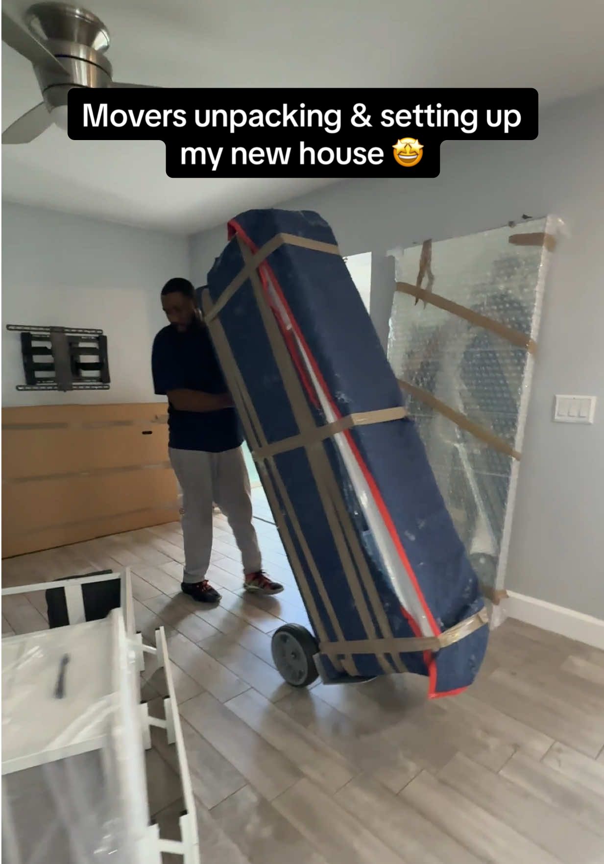 @drew who wants to see the results? 👀🏠 #hellomovers #movingday #unpacking #infamousxdrew #fyp 