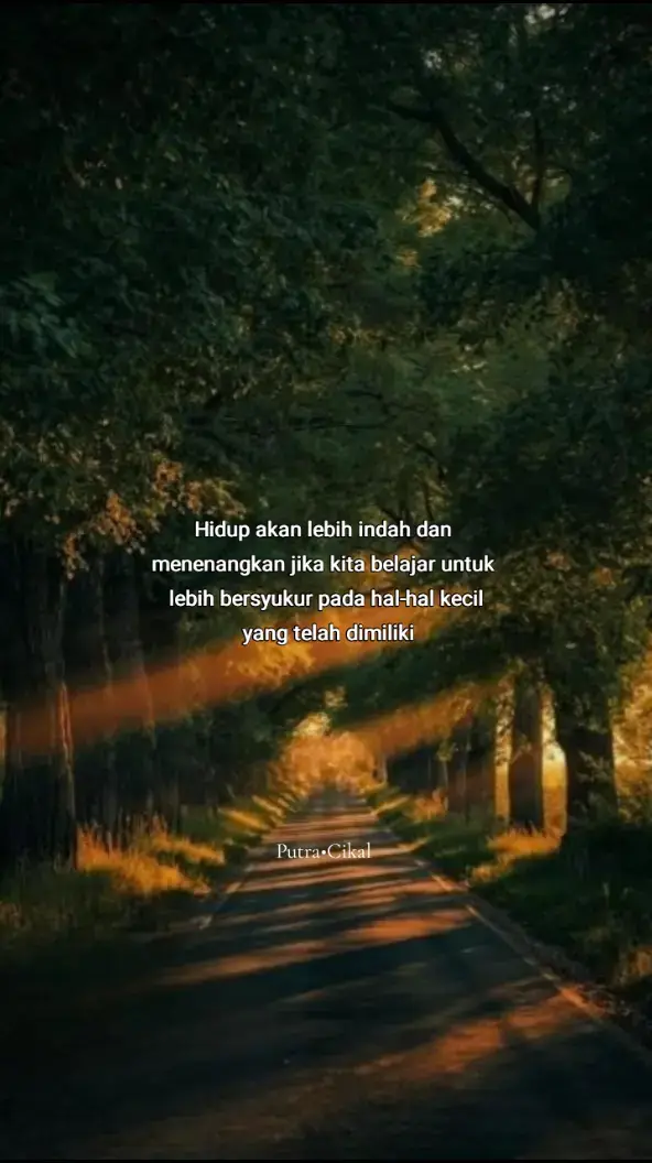 Bahan-Bahan📝 1 sisir pisang raja Keju parut secukupnya Minyak untuk menggoreng 1/4 tepung terigu 2 sdm mentega Sepucuk sdt garam Air secukupnya Cara Membuat: Belah pisang menjadi dua bagian yang sama panjang. b. Campur semua bahan adonan jangan terlalu encer. c. Panaskan minyak kemudian celupkan pisang satu per satu ke dalam adonan. d. Lalu goreng satu persatu hingga pisang berwarna kuning keemasan kemudian angkat tiriskan. e. Setelah selesai dan letakkan ke wadah, tambahkan keju parut di atasnya. Siap dinikmati #storykatakata #putracikal #fypage #beranda #fyp 