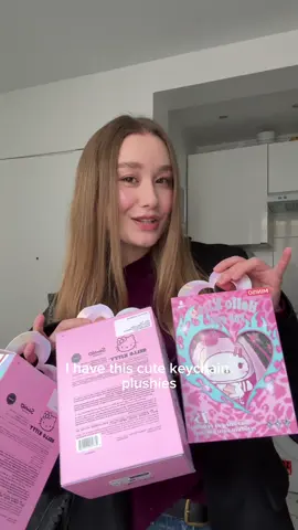 The MINISO Fluffy Carnival pop up at Westfield Les 4 Temps ( Nov 8-28) is too cute to skip in Paris🧸🤍 Also… how adorable are my new bag accessories ? @minisofrance  #miniso #minisopopup #thingstodoinparis #parisevent #parisshopping  