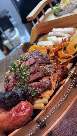 Etiqueta quien debe invitarte a comer en Ajiceros 📍Av. Guardia Civil 829. Chorrillos  #gastronomiavenezolana #comidavenezolana #ajiceroschillingfood 