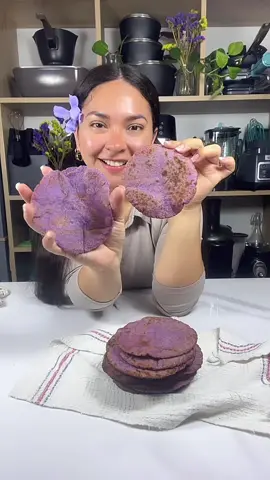 Tortillas de repollo morado SIN USAR HUEVOS 😀 Te enseño de una forma casera y aquí mismo a cómo quitar las manchas más difíciles de tu ropa con mi moradita de siempre, mi clorox Ropa 4 en 1  @Clorox.pe  #recetas #tortillas #tortillascaseras #sinhuevo 
