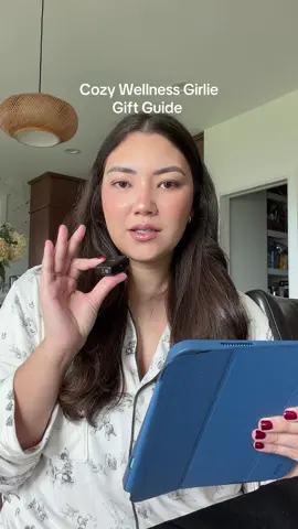 This might be my favorite gift guide yet 🫶🏼💙 #christmasgiftideas #christmasgiftguide #giftguide #cozyvibes #wellnesstips 
