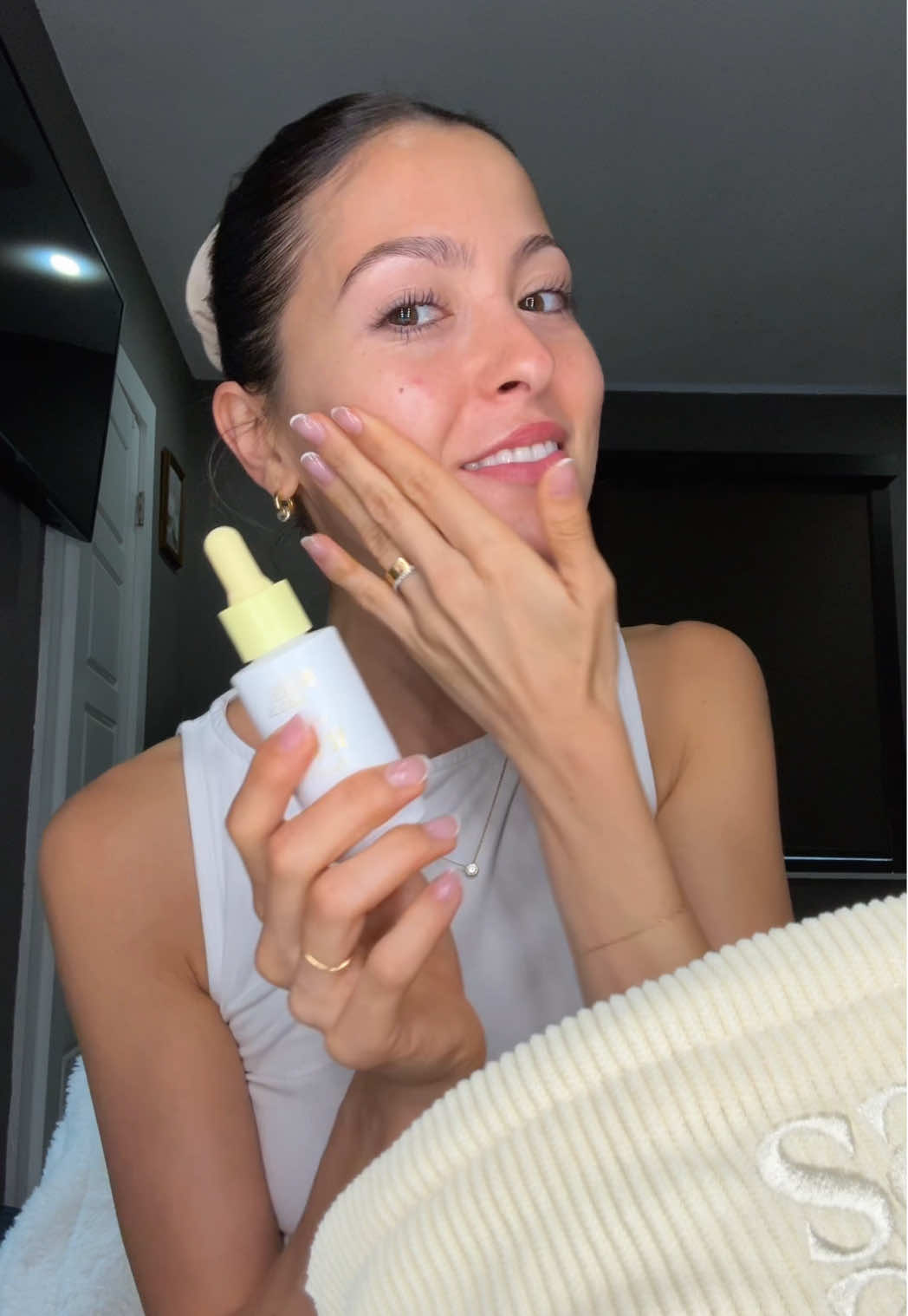 as a post accutane girly… feeling confident in my skin & being high maintenance to keep it clear is a must i fear lol 😅🧘🏼‍♀️🥹 a toiletry bag for successss & ready to just throw into any bag is >>> (i will tag all the brands you guys in the comments hehe)