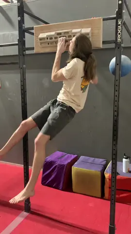 How many pull ups can you do? #pullups #onearmpullup #calisthenics #climbingtiktok #fy 