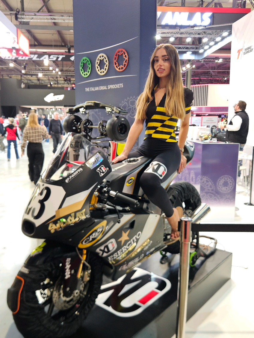 Moto fantastiche ma le ragazze di più, grazie♥️ #eicma2025 