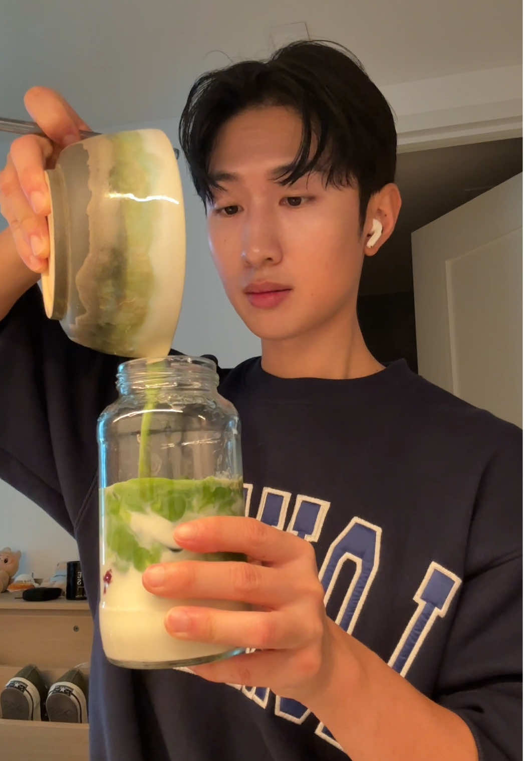 I’ve been 💩ing well and my gut has been the healthiest it has ever been drinking matcha every morning 🍵 #matcha 