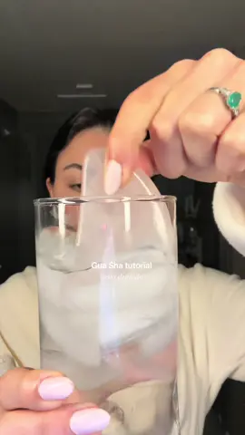 Parte 12 | rotina Gua Sha fácil pra um rosto mais definido e sem inchaço 🧚✨ amo!  #guashatutorial #guasharoutine #guasha #guashafacial #skincare 