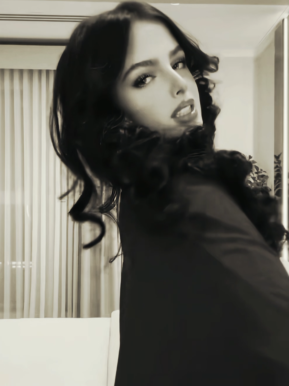 شمس بلفستان نفسه بسنة ٢٠٢٣وسنة٢٠٢٥🥹#شمس_الفارس #fypシ゚ #explore #اكسبلور #دعم_سريع @شمس الفارس @Shams 