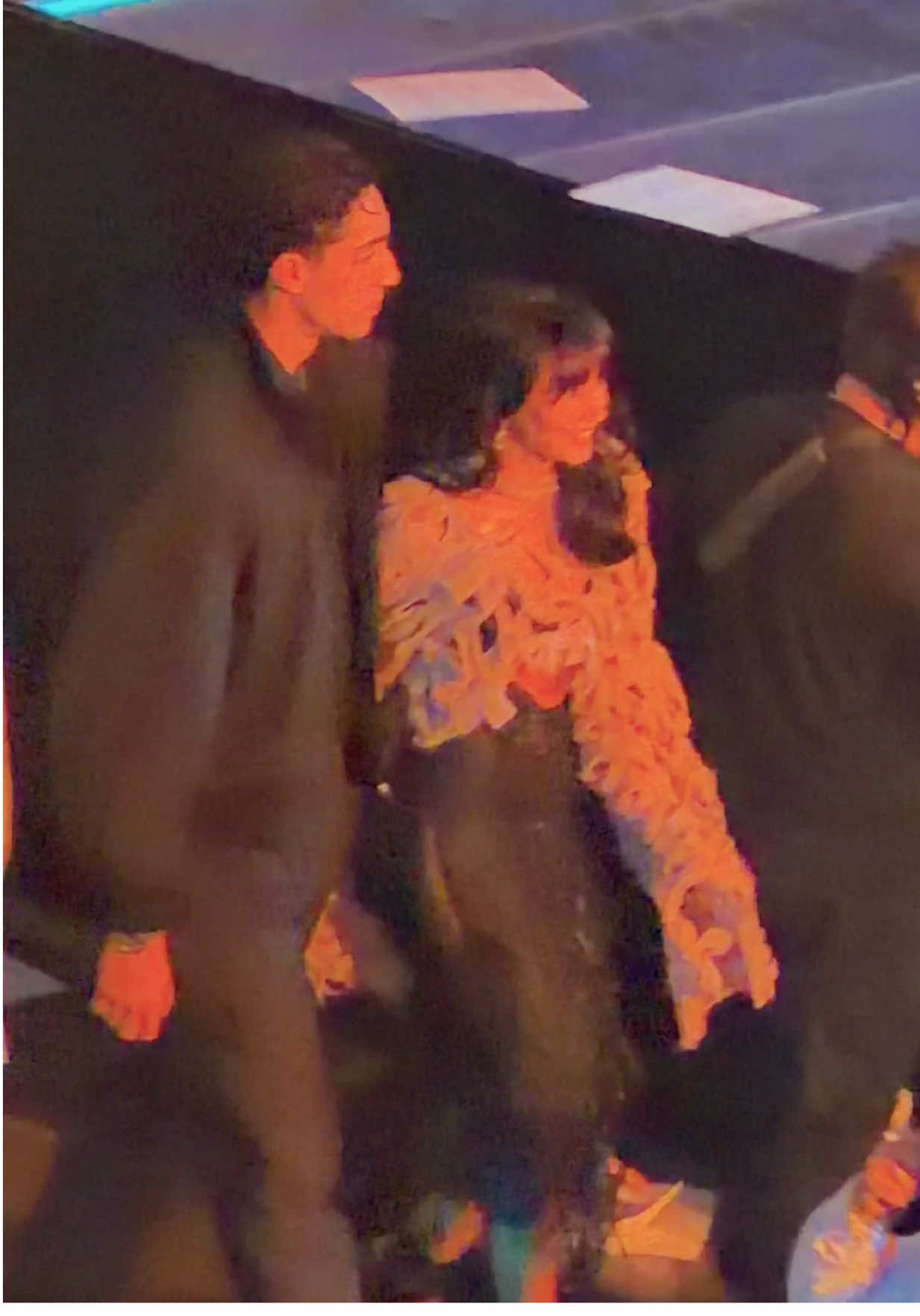 La superestrella y su chico camisa Versace ⭐️⭐️⭐️ @AITANA  . #Los40MusicAwards #parati #aitana #santander #Los40