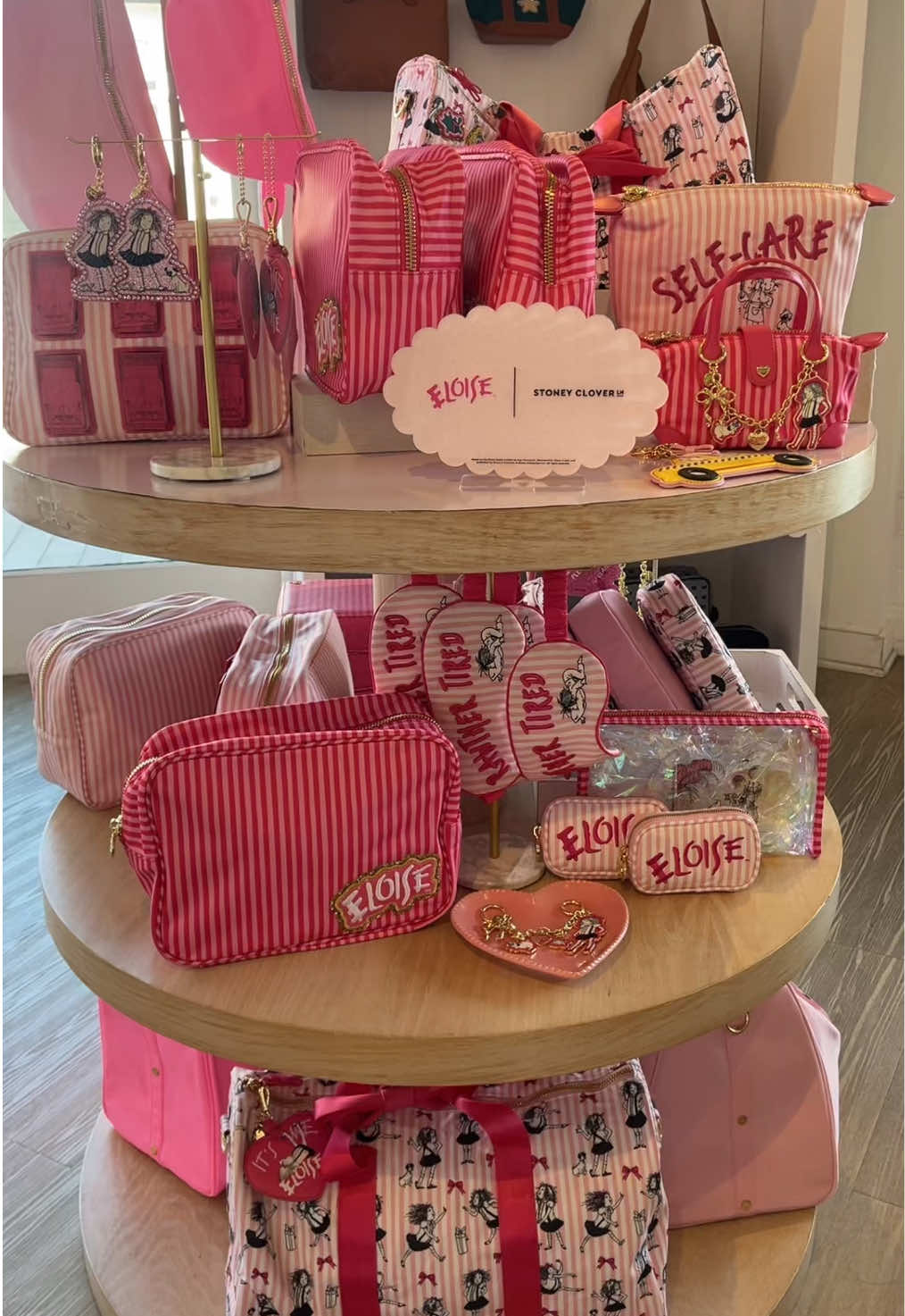 Eloise x Stoney Clover 🛎️🎀🎄 #stoneyclover #eloise #eloiseattheplaza #pinkaesthetic #eloiseatchristmastime 