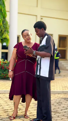 Workday with the ever beautiful @Vivian Jill Lawrence ❤️ Bless you always for the love Ma. I’m grateful 🫶🏽 #gistsonline 