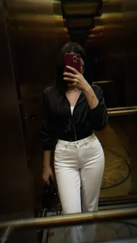 Anh đi mòn đôi tất, mất đôi mươi. EM ĐẸP ĐÔI MẮT, ĐẮT ĐÔI MÔI.