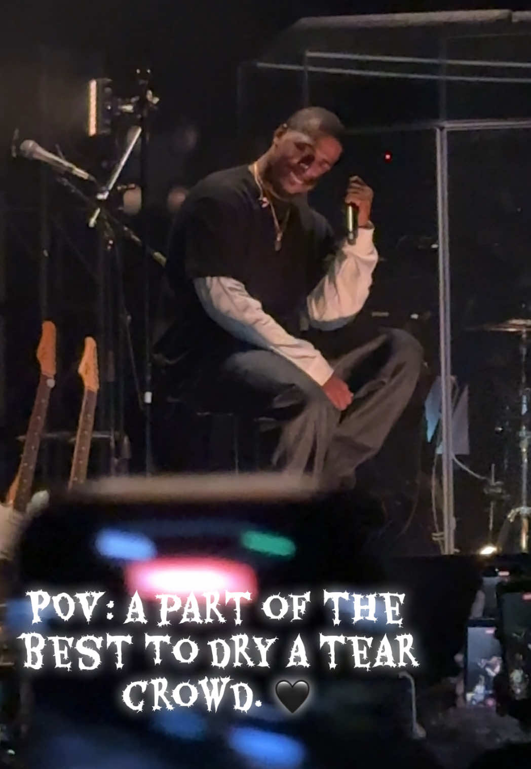 This was such a beautiful moment! If you’re on the fence about seeing Khamari BUY THE TICKET. 🥹 #khamari #khamariconcert 