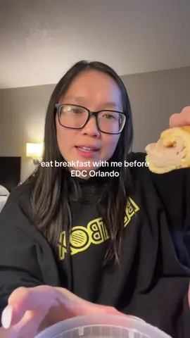 happy friday ravers @EDC  #20something #edcorlando #eatwithme #banhmi #ravetok 