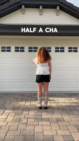 half a cha line dance🕺🏾 (song: half a song by Cody Johnson) 32 count 4 wall beginner level dance with no tags no restarts #linedance #halfachalinedance #halfasonglinedance #halfasong #codyjohnson #countrydance #dancer #linedancer #countrydancing #linedancing #tutorials #linedancelesson #dance #linedancedemo 