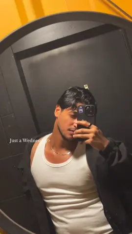 #foryoupage #fyp #TikTokFashion #tiktoklive #italy لايف العجايب 😂😂