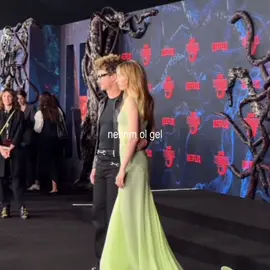 sukur yeni moment aldikk #joekeery #mayahawke #strangerthings5 #st5 