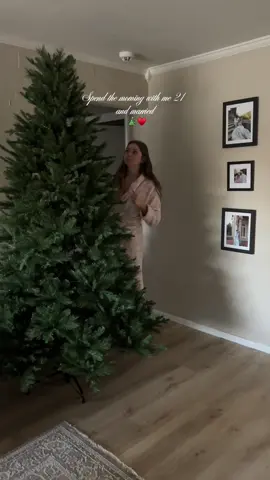 Seeing the tree brings me so much joy 🥹🎄 happy Friday friends! #morningroutine #morningcheer #husbandwife #marriedlife #morningvlog @Costco Wholesale @rhode skin @laneige_us @Glow Recipe @Kiehl's Since 1851 