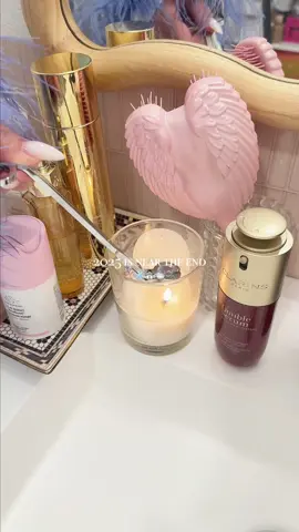 ❄️Closing out 2025 softly with @Clarins USA Double Serum #SelfCare #routine #winter #cozy #clarinspartner 