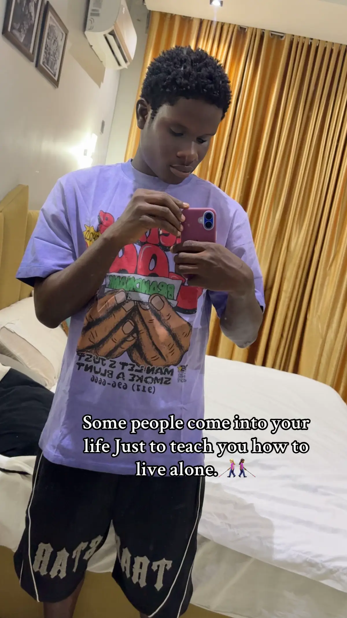 👩🏼‍🦯👩🏾‍🦯‍➡️