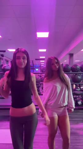 Fredagsdansen 🫰🫰#fördig #foryou #sthlm #gymgirls 