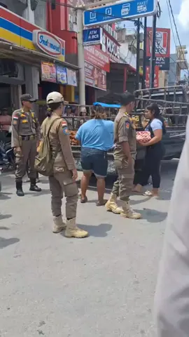 #Rakyat indonesia adalah rakyat paling tangguh#.                                                                                                                         