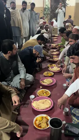 وزیر اعلیٰ خیبر پختونخوا محمد سہیل آفریدی کا پشاور پجگہی روڈ پر واقع پناہ گاہ کا اچانک دورہ وزیر اعلیٰ نے پناہ گاہ میں مقیم افراد سے ملاقات کی اور ان کے مسائل و احوال دریافت کیے وزیر اعلیٰ نے پناہ گاہ میں فراہم کی جانے والی خوراک کے معیار کا جائزہ لیا. وزیر اعلیٰ محمد سہیل آفریدی نے پناہ گاہ کے مکینوں کے ساتھ دسترخوان پر بیٹھ کر کھانا بھی کھایا صوبے میں 10 فعال پناہ گاہیں عوام کو سہولت فراہم کر رہی ہیں جبکہ 11ویں افتتاحی مرحلے میں ہے، صوبے کے دیگر اضلاع میں بھی ضرورت کے مطابق نئی پناہ گاہیں قائم کی جائیں گی #CMSohailAfridi #KhyberPakhtunkhwa #imrankhan #pti #pakistanzindabad 