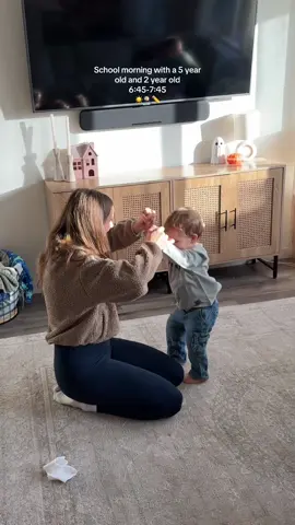 Anyone else feel like the last 3 minutes before leaving are the most chaotic?🥲 #morning #morningvlog #schoolmorning #momoftwo #kindergarten 