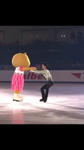 let’s groooooove with Yuzu 😜  #羽生結弦 #YuzuruHanyu #ЮдзуруХаню #figureskating #フィギュアスケート 