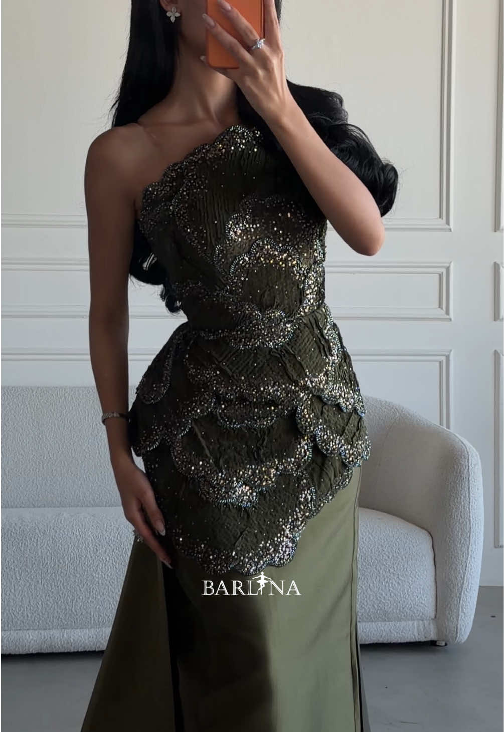 اناقة الفستان تنطق 🥹 رقم الفستان(192832)#BARLLINA #بارلينا #dress #fyp #فساتين 