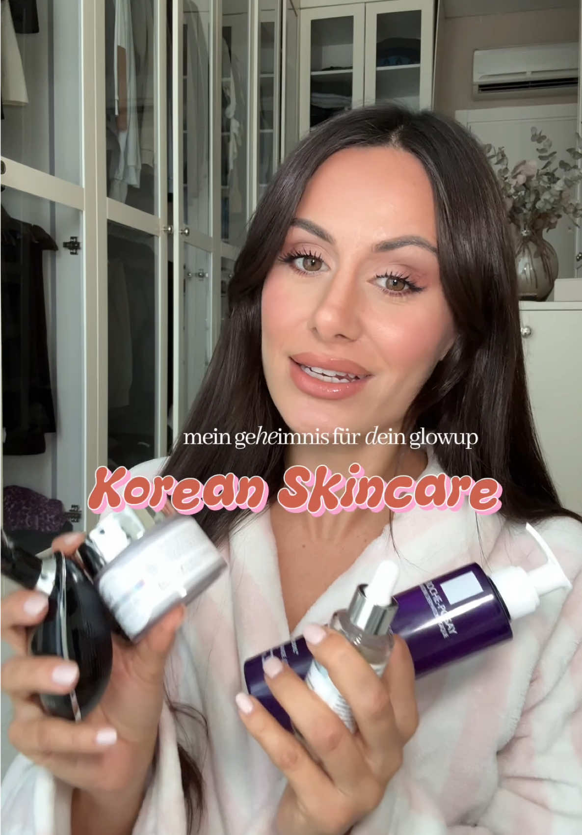 liebe meine neue korean Skincare & ich gatekeepe nicht also musste dieses Video endlich raus 💖 die Produkte sind Mega bin so happy mit diesen Vitaminen, meine Haut ist so glowy und bestens für das Make up vorbereitet ✨ habt ihr schonmal korean Skincare getestet?  Denkt aber daran, dass ihr nach all dem eine Feuchtigkeitscreme noch unter dem Make up braucht! Ich verwende hier für die von der lieben charlotteeee 💖  Die Routine mach ich übrigens abends & morgens. ✨ Reinigungsgel: @La Roche-Posay  Vitamin C Serum & Maske: @Klairs Global Official  . . . #koreanbeauty #koreanskincare #skin #skincare #glow     *Anzeige wegen Markennennung