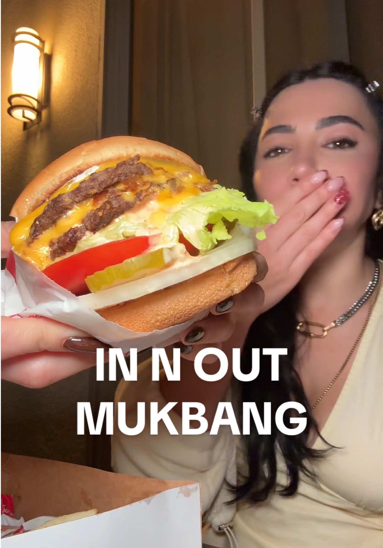 I look absolutely horrid eating that burger like I’ve never seen a burger in my life 🤣 #mukbang #Foodie #innout #burger #foodrreview 