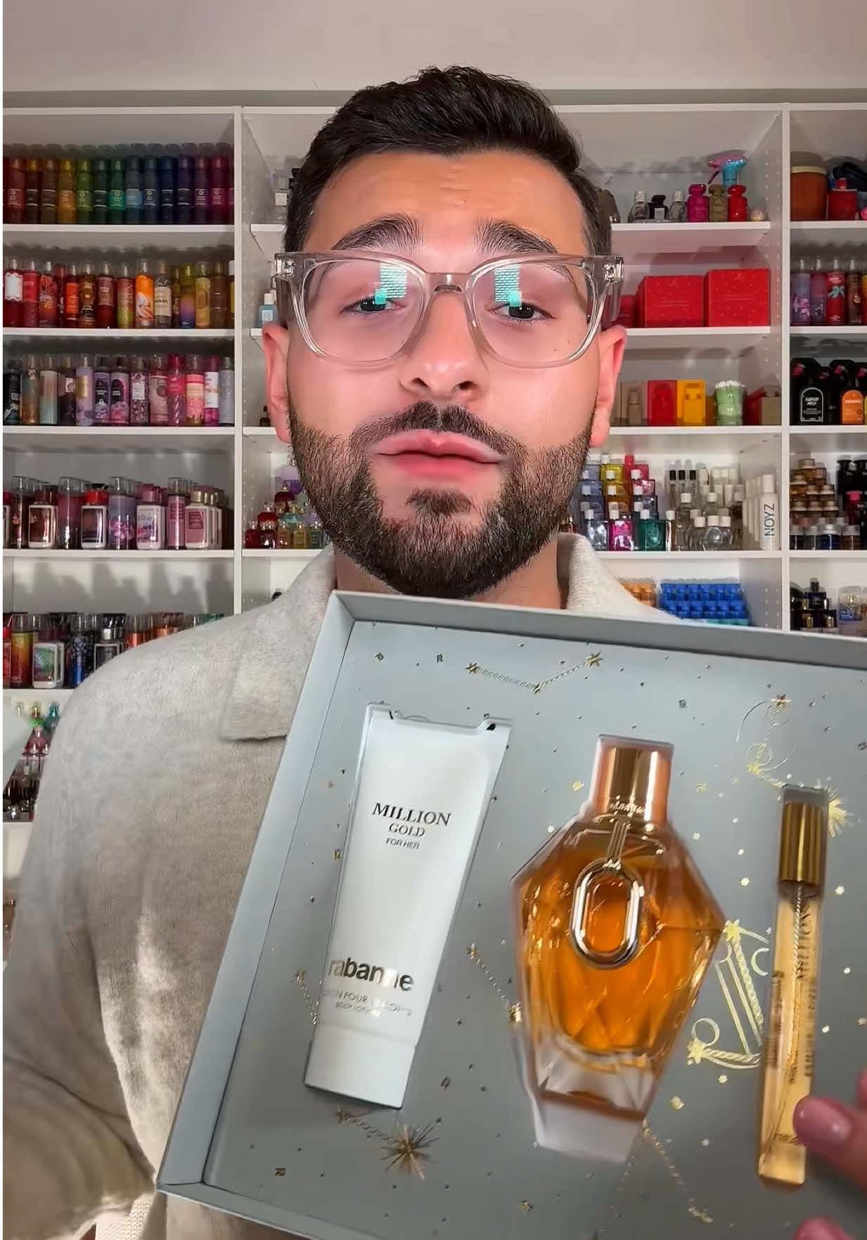 Holiday glamour in a bottle + Million Gold For Her by Rabanne - the fragrance already on her Pinterest wish list. With notes of rose, white florals, and salty musk, this feminine gift set is the perfect present for her this holiday season. @rabanne #rabannepartner #rabanneparfums #perfume #holiday