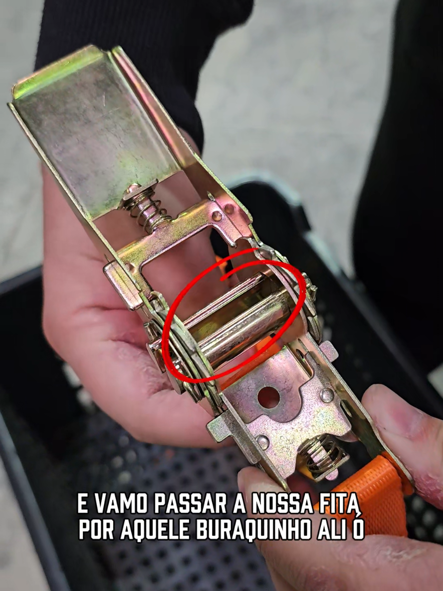 Como instalar cinta catraca? #cinta #catraca #cintacatraca #caminhao #carro 