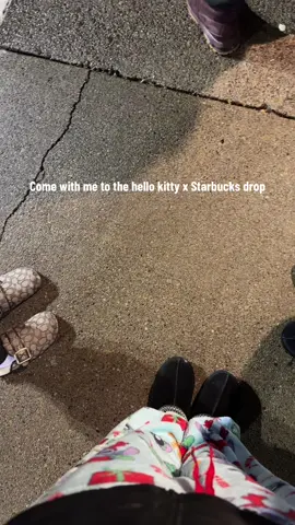 Come with me at 3am to get the hello kitty x Starbucks drop 😜#hellokitty #hellokittyxstarbucks #starbucks #Vlog #fypシ 