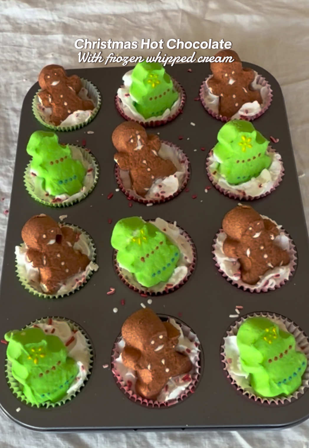 You’ll never wanna have hot cocoa any other way… at least your kids won’t. 🤣🫶🏽☕️🍫 #c#christmastreatsc#christmaspartyc#christmasfoodc#christmasideascozychristmas 