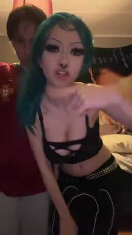 @alma😅😅 i forced her to be in the video #ilovemygf #wlw #wlwcouple #ikkimel #mamaikki 