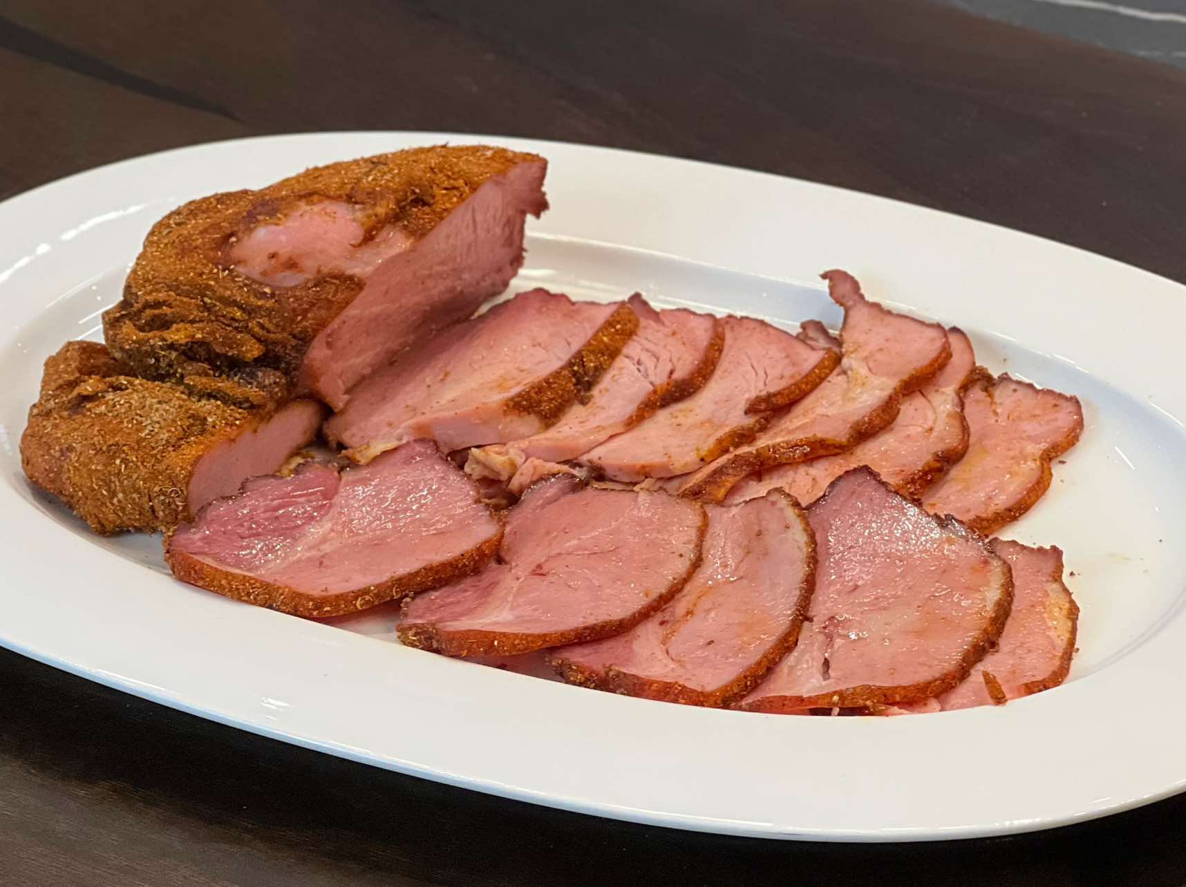 Соковите МЯСО запечене в духовці. Підписуйтесь на мій Telegram, YouTube канал🙏  Послання на них буде в шапці профілю👆👆👆 #romayemetsshef #рецепти #рецептиукраїнською #простірецепти #cooking Рецепт 🧑‍🍳🧑‍🍳🧑‍🍳 -Свинина 🐖 - 1 кг. -Сіль нітритна 🧂 - 8 гр. -Сіль звичайна 🧂 - 8 гр. -Копчена паприка 🌶️  - 4 ч.л. -Часник сухий 🧄 - 2 ч.л. -Коріандр мелений 🪴 - 2 ч.л. -Перець мелений - 2 ч.л. Запікати при 80ʼС три години. Просто та смачно 😋  Готуйте із задоволенням, і у вас обов'язково все вийде😉