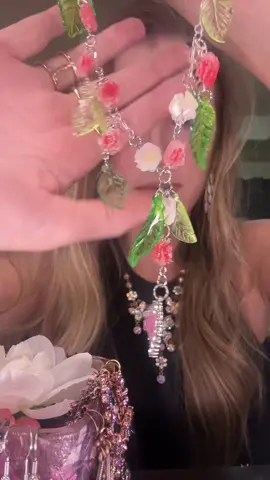 Fairy Jar 🧚🏼‍♀️ @Ashleigh🍓 Depop: ashleighretzloff #fyp #foryoupage #mysteryjewelry #jewelryjar #trendingvideo 