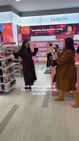 It’s hard being the dance mom of the group @kristyn hoffman 🫧 @MAJ 🖤 #dancemoms #makeupinfluencers #ultahaul 