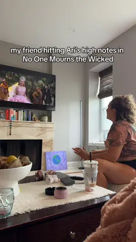 Basically identical  @Juliana G #wicked #noonemournsthewicked #ari #glinda 