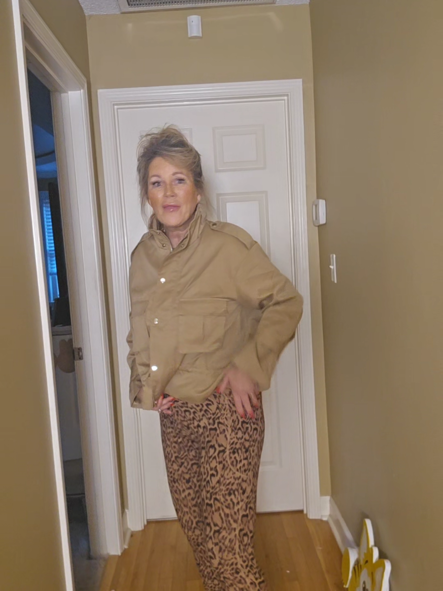 These leopard print Halara leggings such my stomach in! #halaraleggings  #leopardprint 