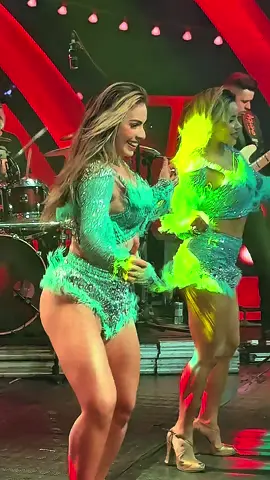 Novembro só tá começando, quem aí vai no show do @Leonardo ? 💃🏼  #leonardo #balletleonardo #cantorleonardo 