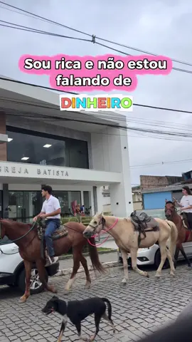 ✨ Sou rica — e não estou falando de dinheiro. Sou rica porque tenho uma família que me ama e que está sempre por perto. 💕 Hoje meu tio fez uma surpresa para mim… foi me buscar a cavalo na escola!! 😍😍 Deus me deu uma família cheia de amor, cuidado e carinho. Sou grata por todo esse amor que me cerca. ✨  #foryou #foryoupage #fyp #horse #family 