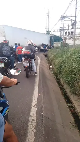 accidente a la altura de Livsmart  #traficosv🇸🇻 